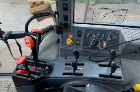 Ford, 8240 SLE