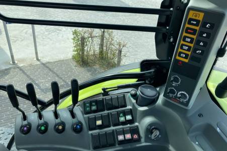 Claas Arion 630 CIS 