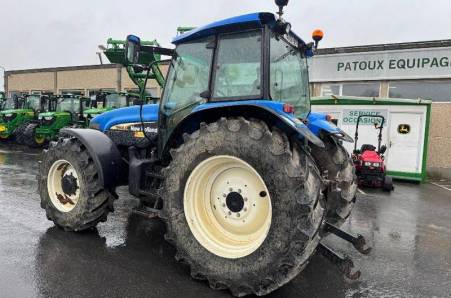 New Holland, TM140