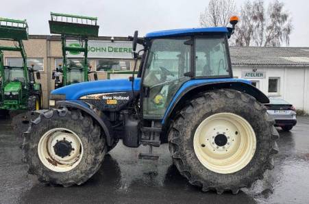 New Holland, TM140