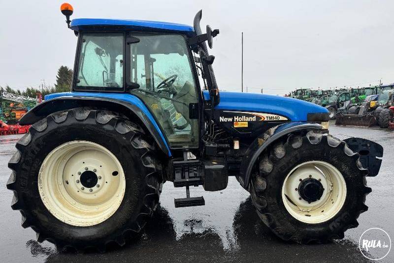 New Holland, TM140