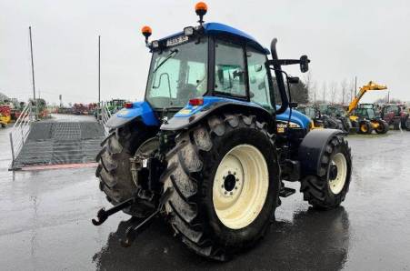 New Holland, TM140