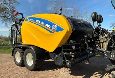 New Holland Roll baler 125