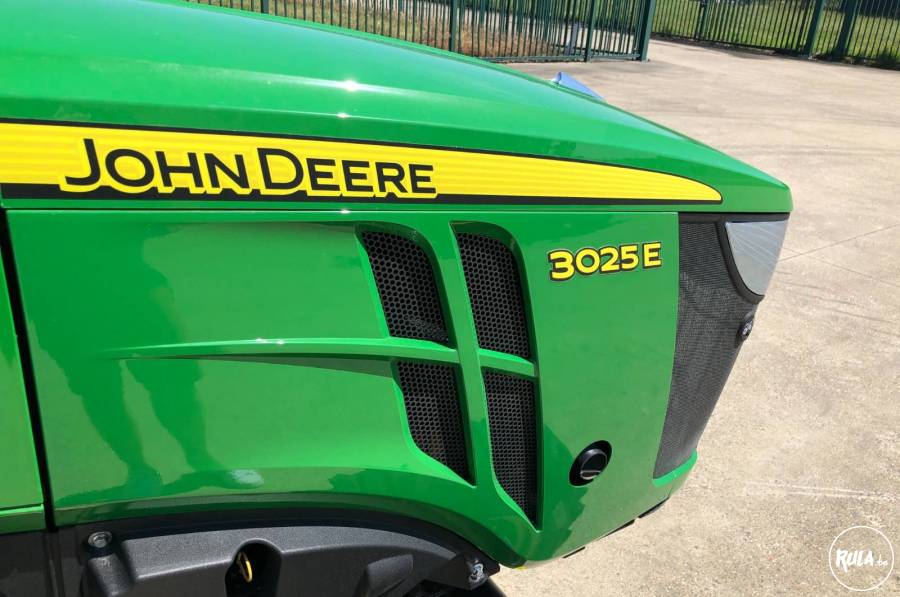 John Deere 3025E 