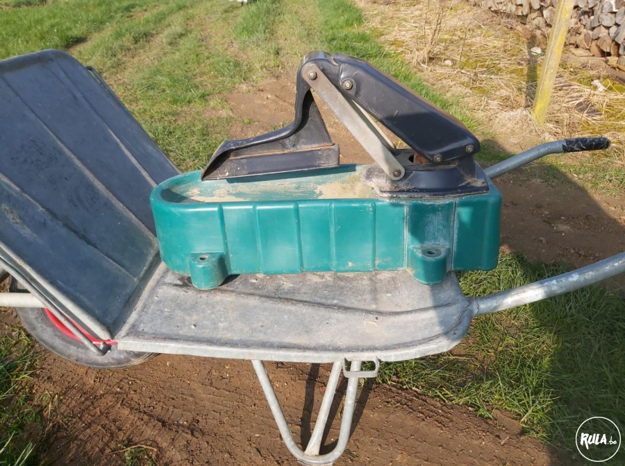   Abreuvoir   à pompe  pour vache