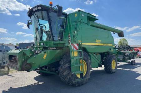 John Deere, T560