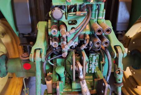 John Deere 6610 