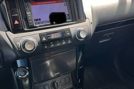 Toyota LAND CRUISER 150 