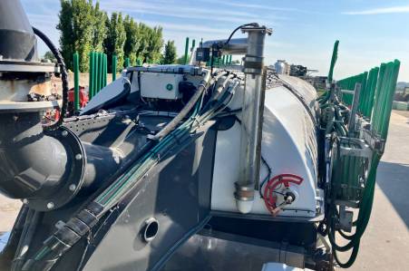 Claas Xerion 4000 + mengmesttank 