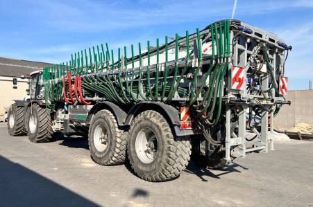 Claas Xerion 4000 + mengmesttank 