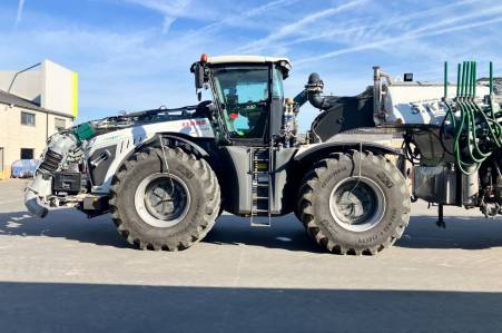 Claas Xerion 4000 + mengmesttank 