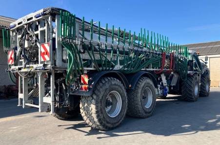 Claas Xerion 4000 + mengmesttank 