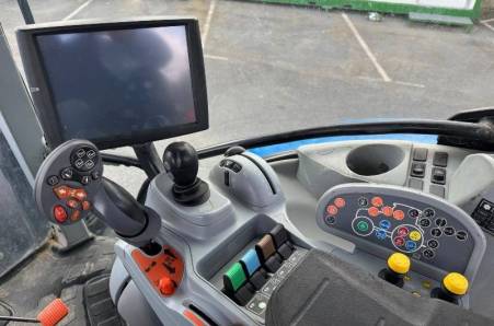 New Holland, T6.165