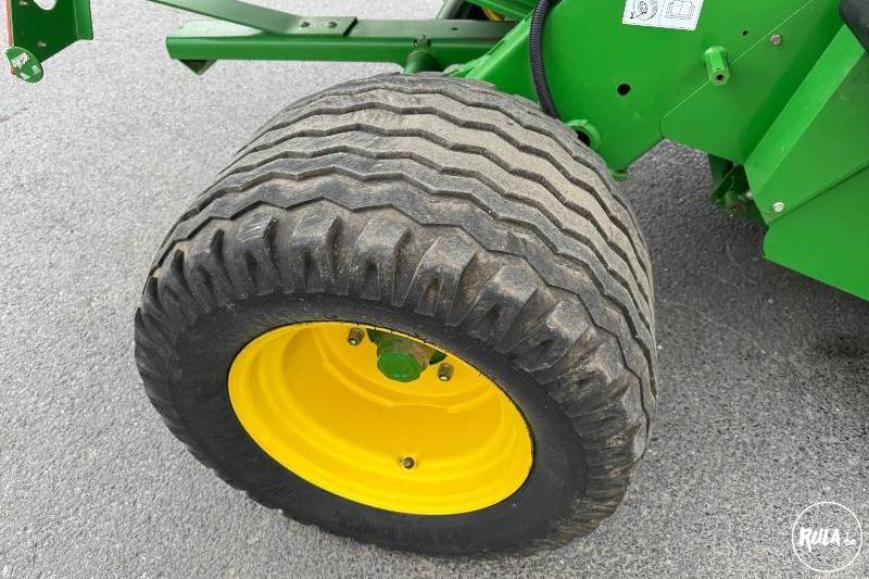 John Deere, 864