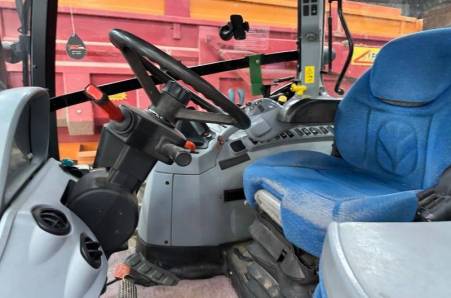 New Holland, T6030