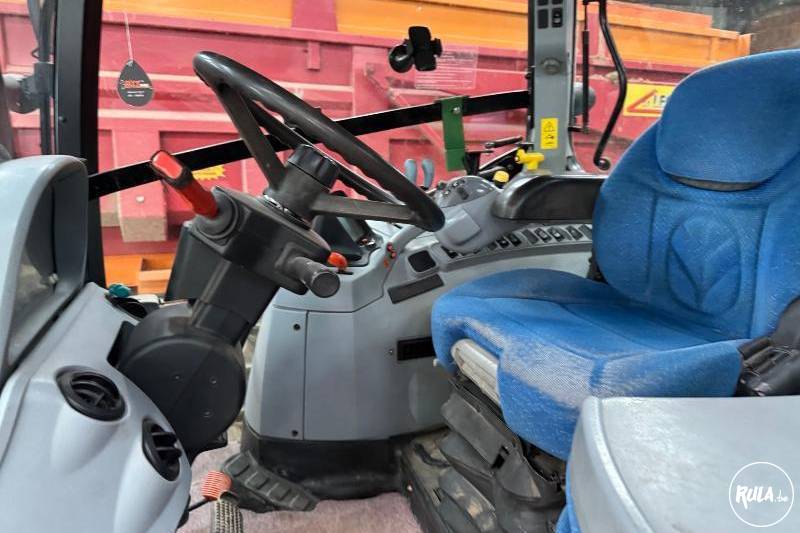 New Holland, T6030