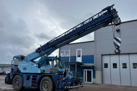 Grue mobile 1999 Tadano