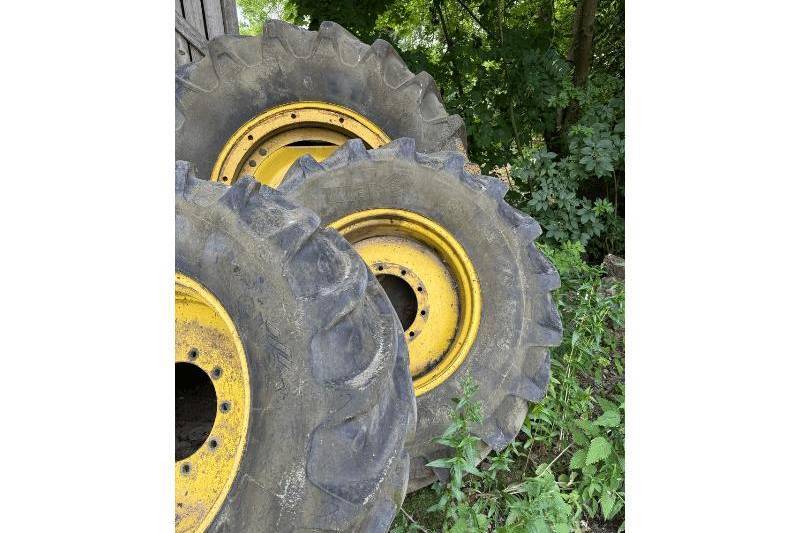 John Deere, 6910