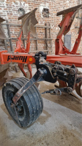 Huard Charrue Losange avec roue de transport 