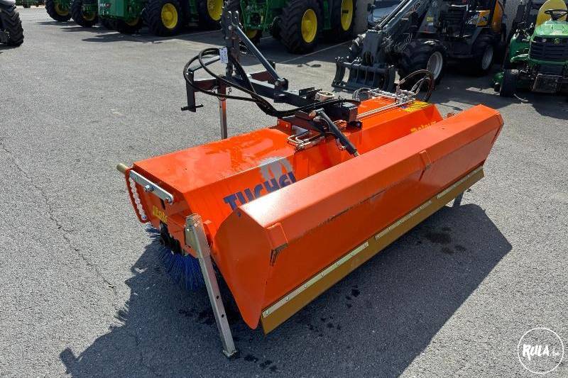PLUS 590