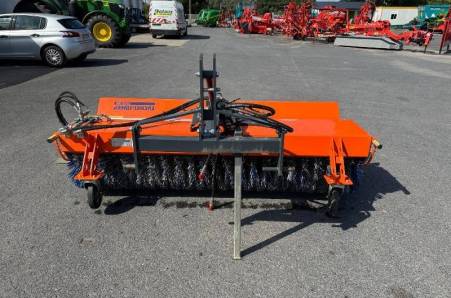 PLUS 590