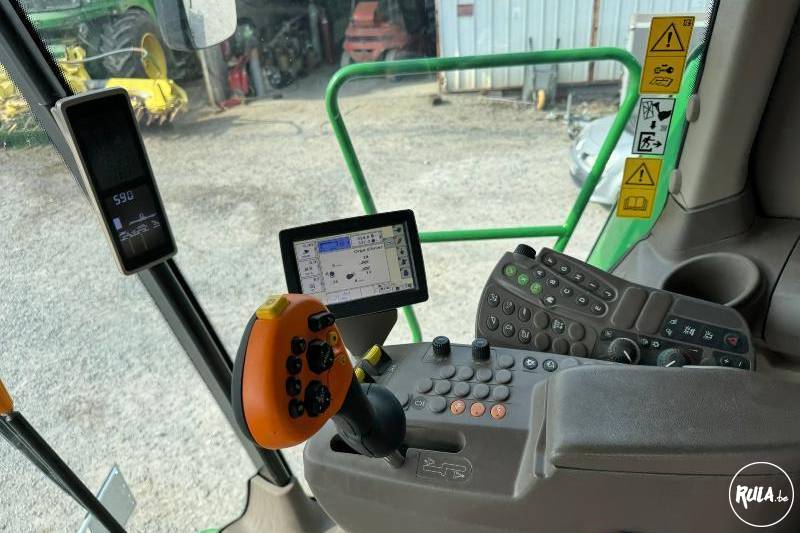John Deere, W540