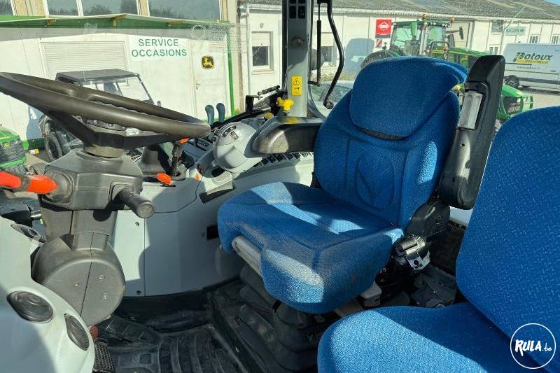 New Holland, T6030