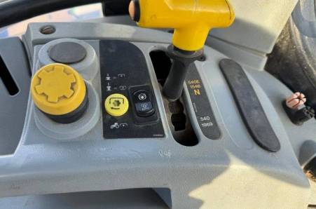 New Holland, T6030