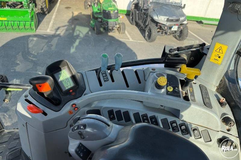 New Holland, T6030