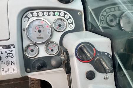 Claas Scorpion 7040 Plus Varipower 