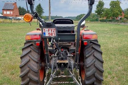 Kubota L1-382 