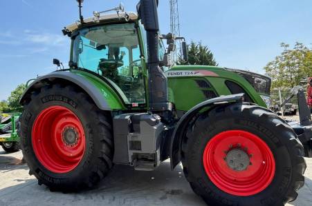 Fendt 724 S4 Profi 