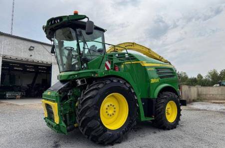 John Deere 8400 