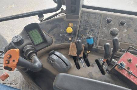 New Holland, TM155