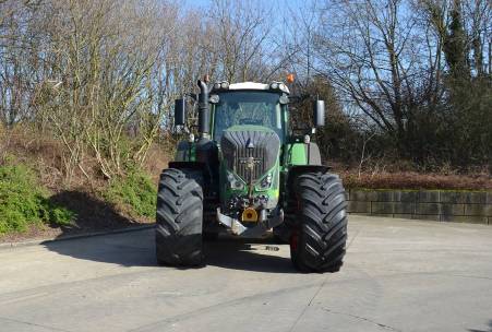 Fendt 933 Vario S4 Profi Plus 