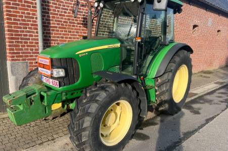 John Deere 5100R 