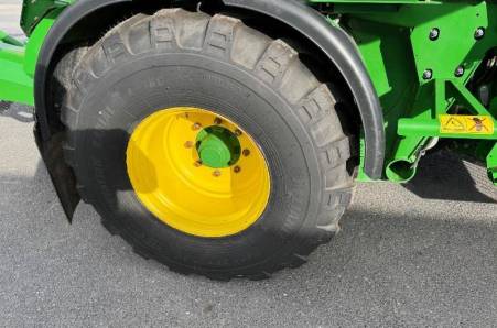 John Deere, C441R