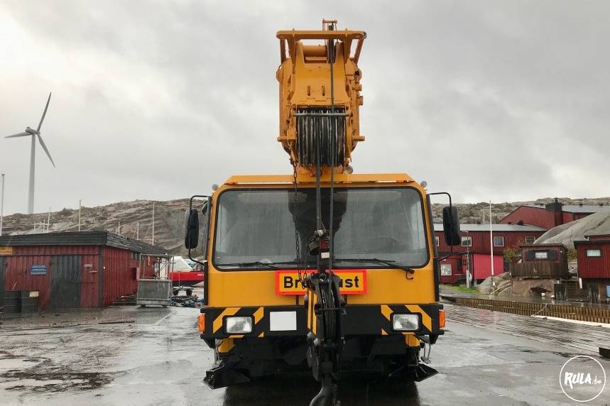 Grues Liebherr LTM 1050 