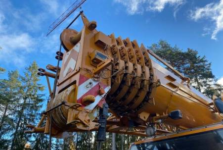 Liebherr LTM1090 