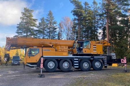 Liebherr LTM1090 