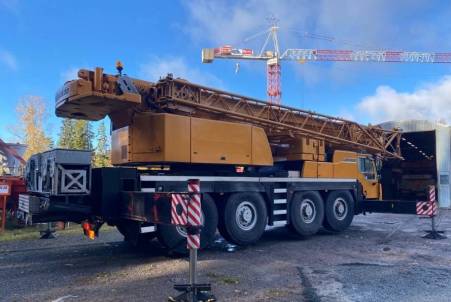 Liebherr LTM1090 