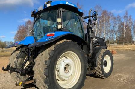 New Holland T6040  