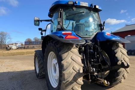 New Holland T6040  