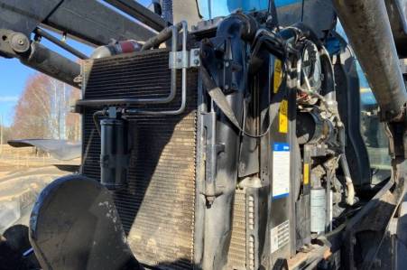 New Holland T6040  