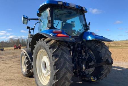 New Holland T6040  