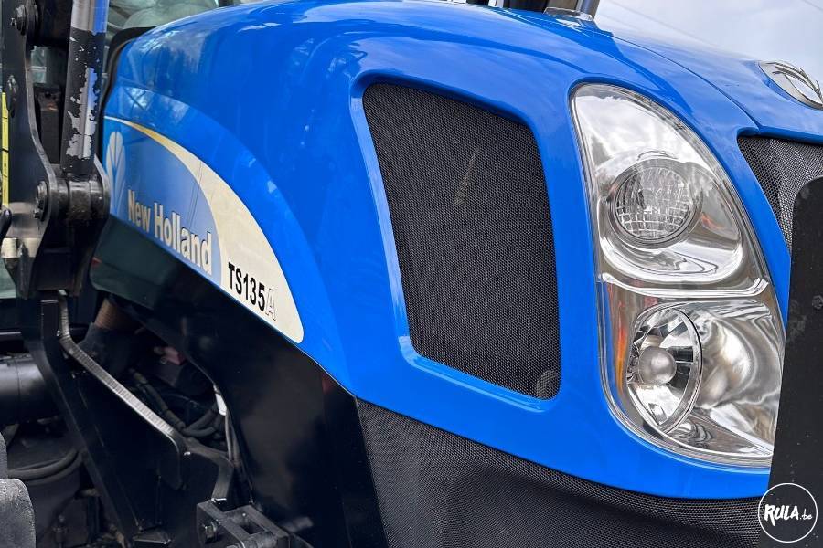 New Holland TS135A 