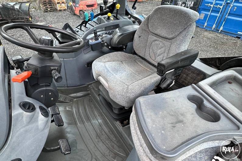 New Holland TS135A 