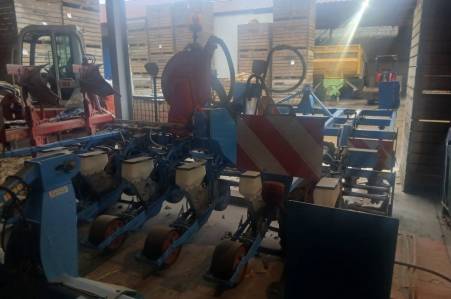 Te koop gevr Witloofruggen- en witloofzaaimachine 