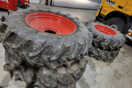 Set Firestone hogenok banden 520/58R42