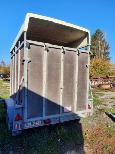 Bétaillère pour voiture - capacité 2 bovins adulte Bétaillère pour voiture - capacité 2 bovins adulte